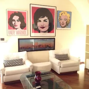 https://loft-piazza-universita.taorminaitalyhotels.com